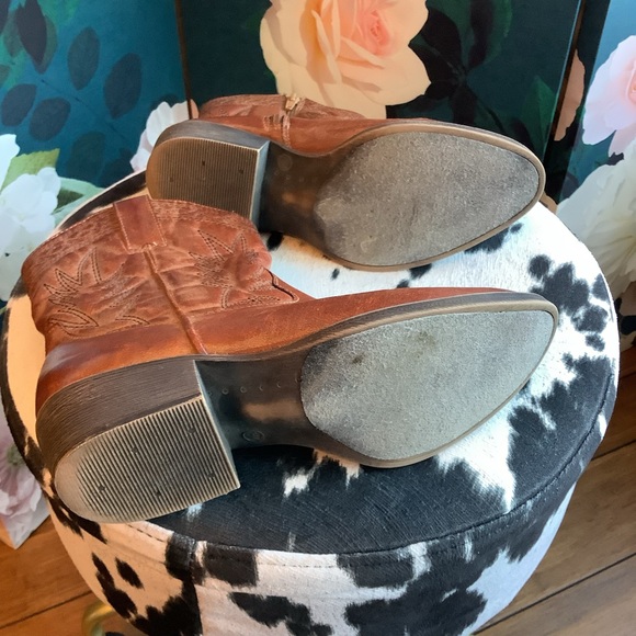 Coconuts by Matisse Cowboy “Pistol” Booties 🤠 - Picture 9 of 12